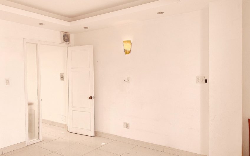 Cho thuê nhà mặt tiền Nguyễn Văn Công giá 19 triệu,đúc 4,5 tấm,DT 175m2
