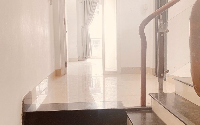 Cho thuê nhà mặt tiền Nguyễn Văn Công giá 19 triệu,đúc 4,5 tấm,DT 175m2