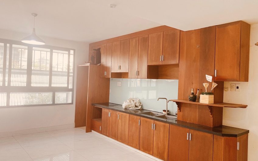 Cho thuê nhà mặt tiền Nguyễn Văn Công giá 19 triệu,đúc 4,5 tấm,DT 175m2