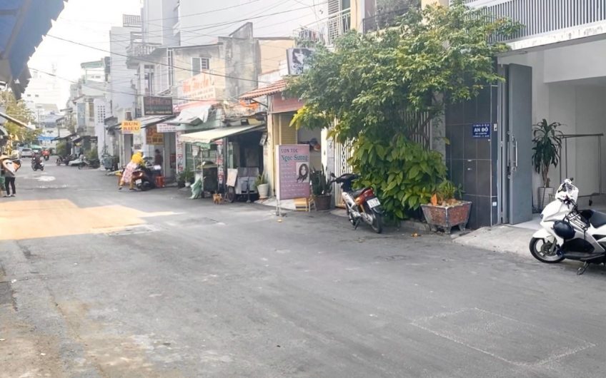 Cho thuê nhà mặt tiền Nguyễn Văn Công giá 19 triệu,đúc 4,5 tấm,DT 175m2