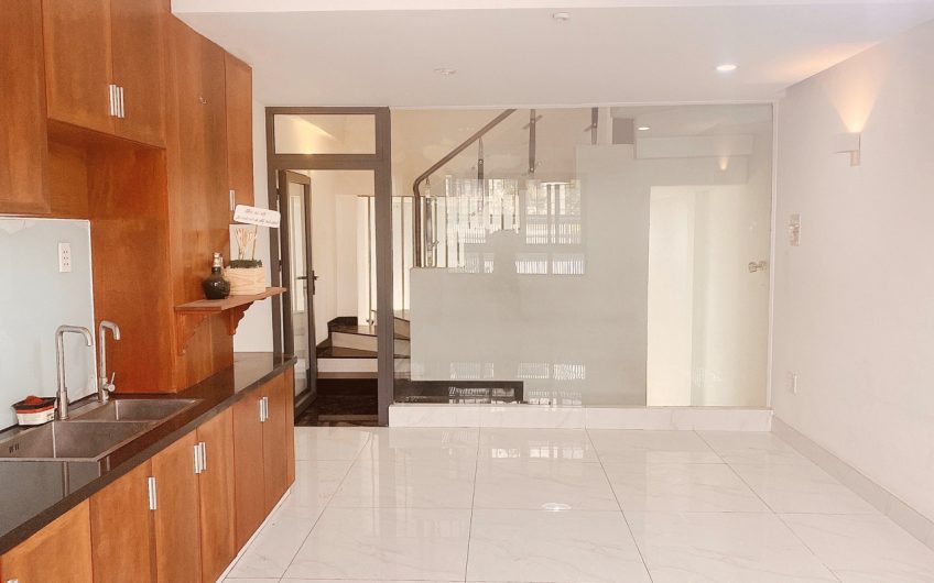 Cho thuê nhà mặt tiền Nguyễn Văn Công giá 19 triệu,đúc 4,5 tấm,DT 175m2